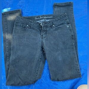 Guess jeans Women's Charcoal gray straight leg Sarah Skinny Jeans low rise 27